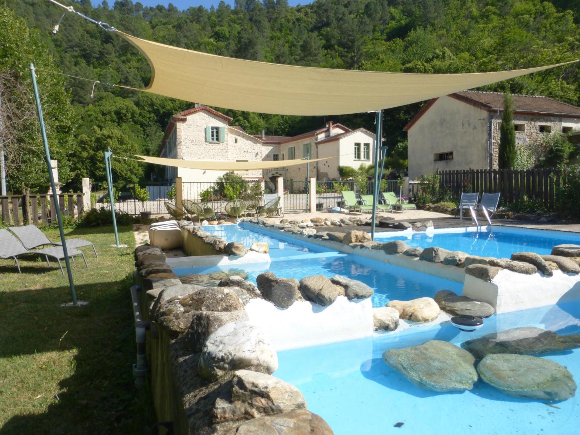Chateau Du Fraissinet, 6 Gites Sleeping 2-8 Guests, Pool And River On Site La Tronche  エクステリア 写真