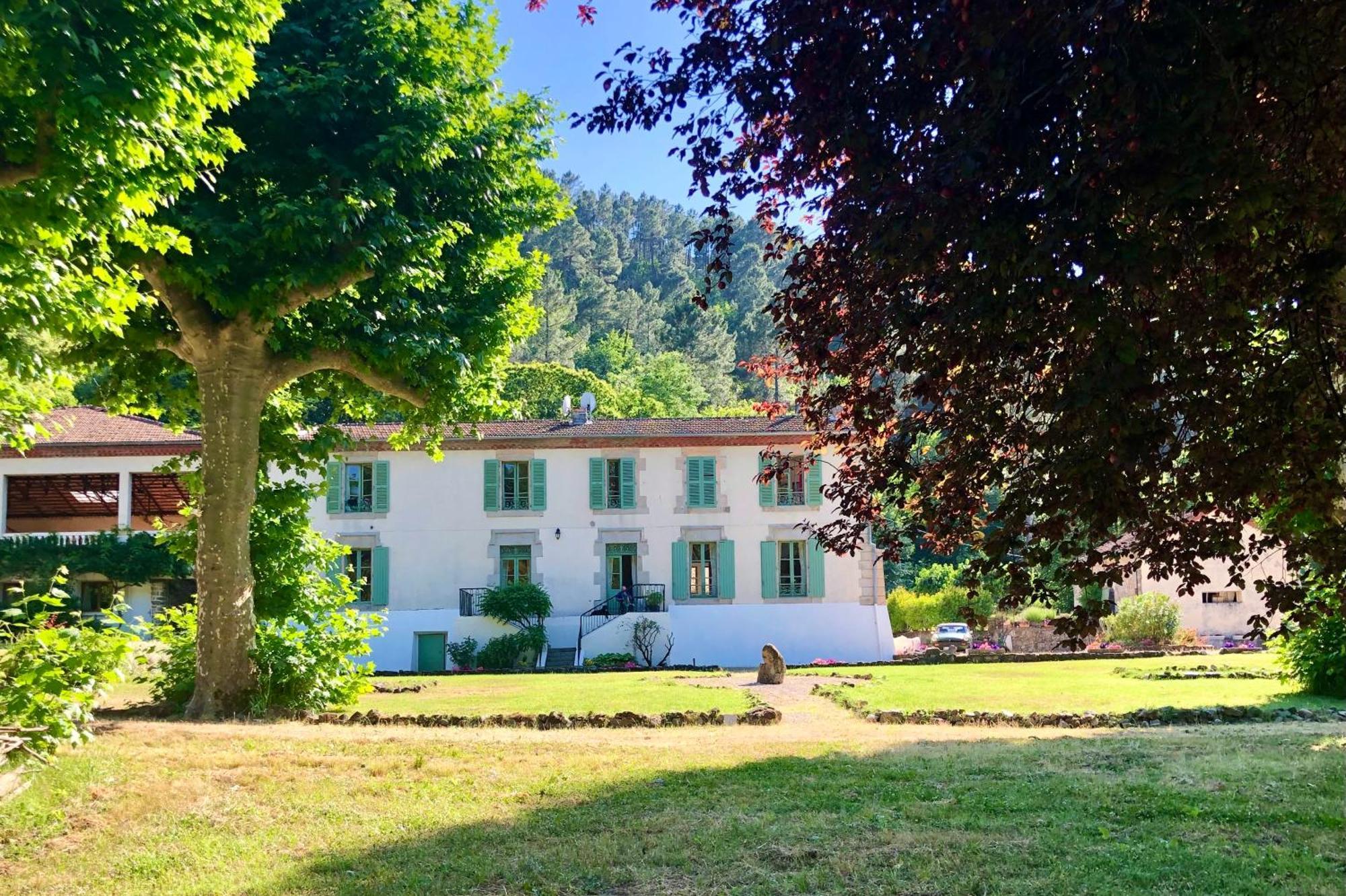 Chateau Du Fraissinet, 6 Gites Sleeping 2-8 Guests, Pool And River On Site La Tronche  エクステリア 写真