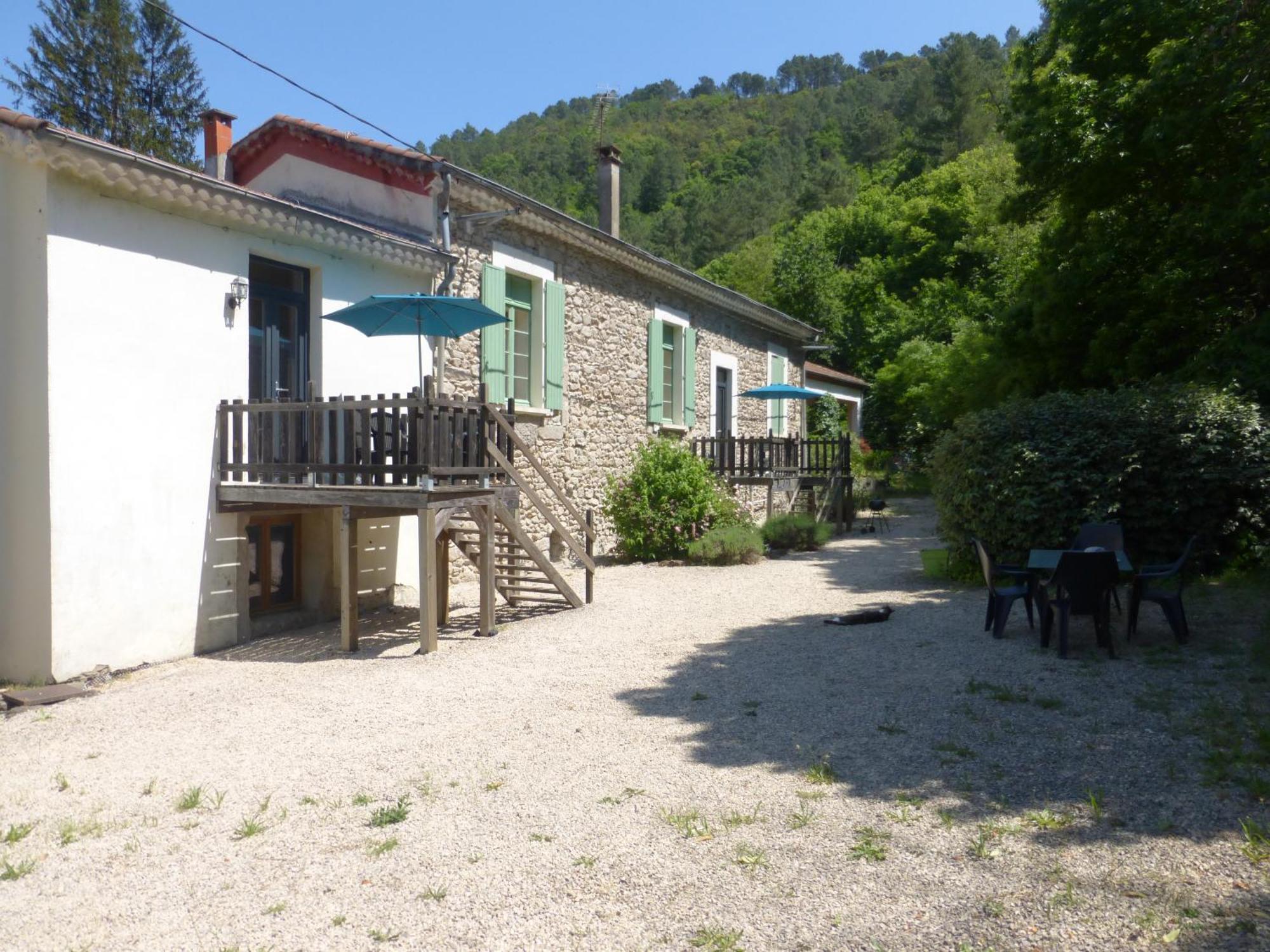 Chateau Du Fraissinet, 6 Gites Sleeping 2-8 Guests, Pool And River On Site La Tronche  エクステリア 写真